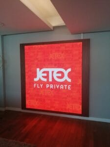 Ecran MicroLED aéroport